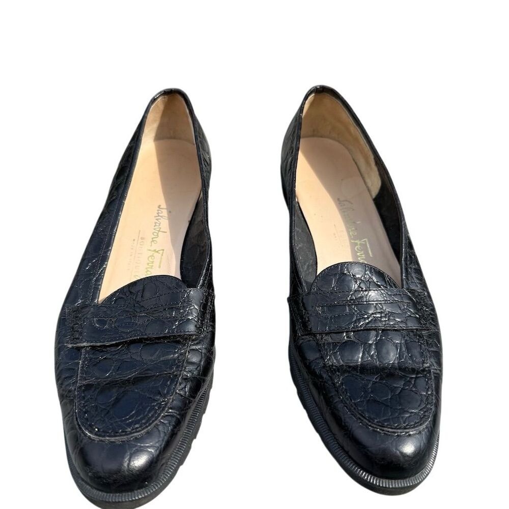 Salvatore Ferragamo women's Black Crocodile‎ Leather Loafers Size 8 AAAA